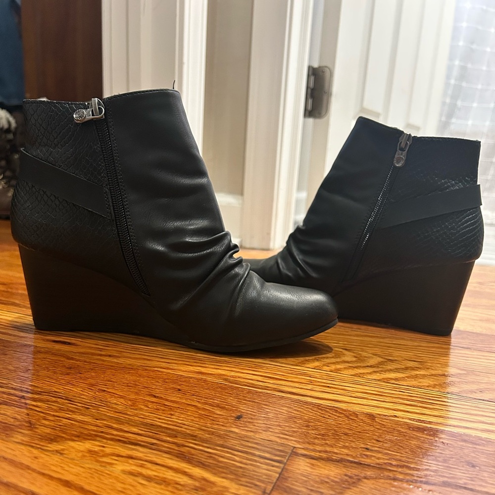 NWOT Blowfish Ankle Wedge Booties - Picture 4 of 16